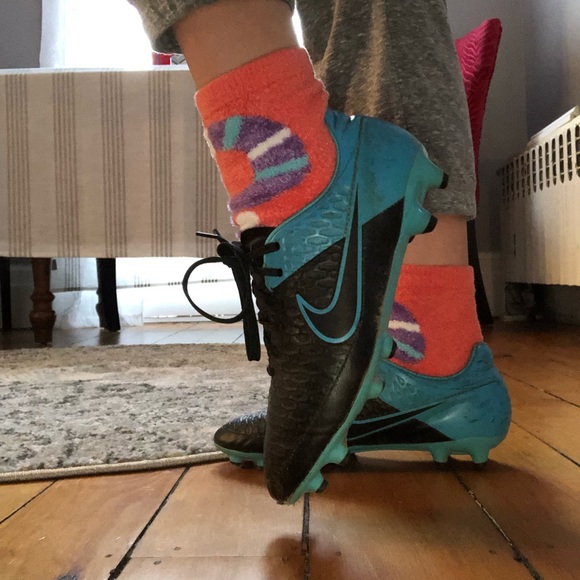 Black and blue nike soccer cleats - Picture 7 of 8